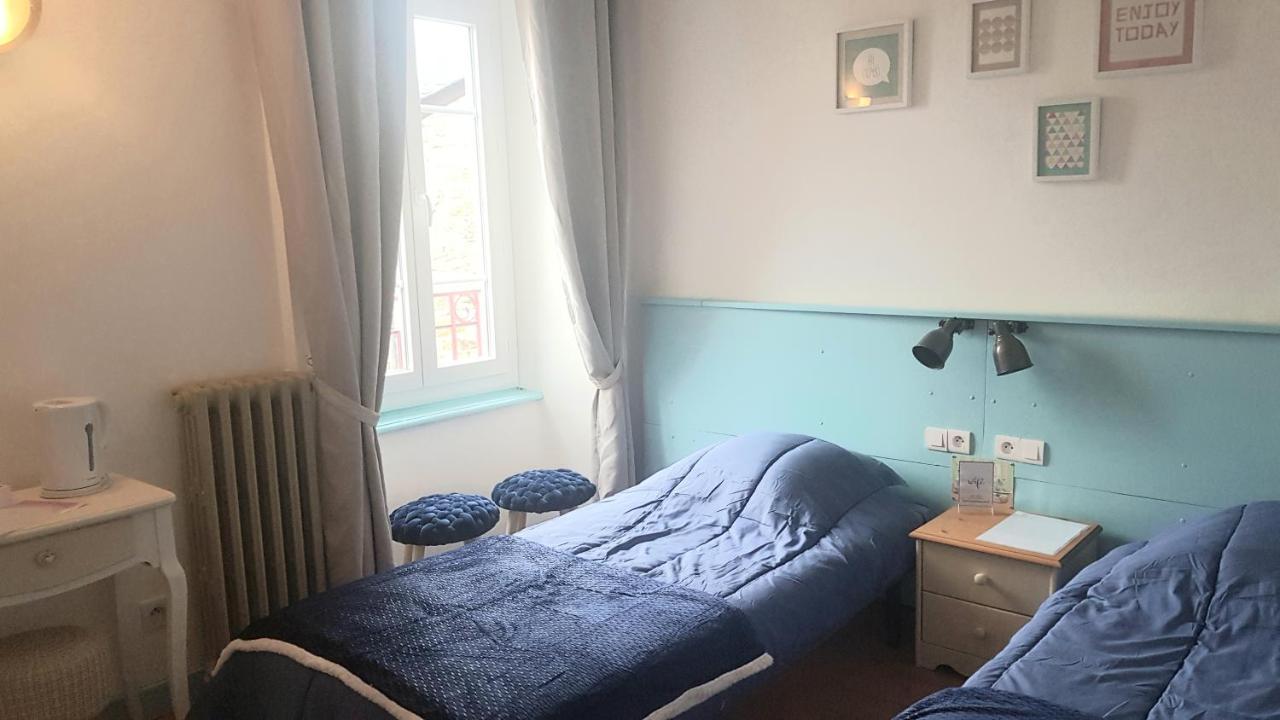 Maison D'Hotes "La Pierre Pointue" Saint-Léons Eksteriør billede